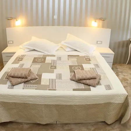 Apartment Studio Mirakul
