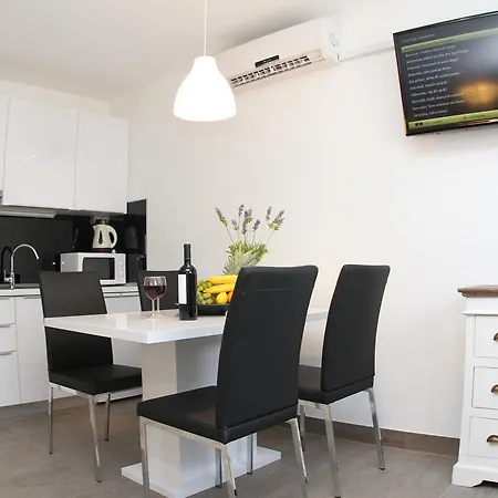 Studio Mirakul Apartment Split