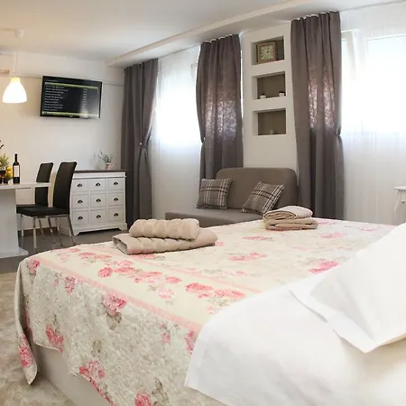 Apartment Studio Mirakul