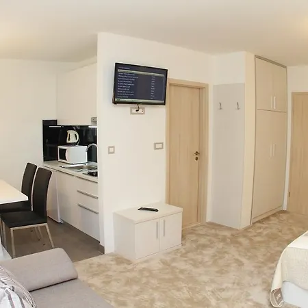 Apartment Studio Mirakul *